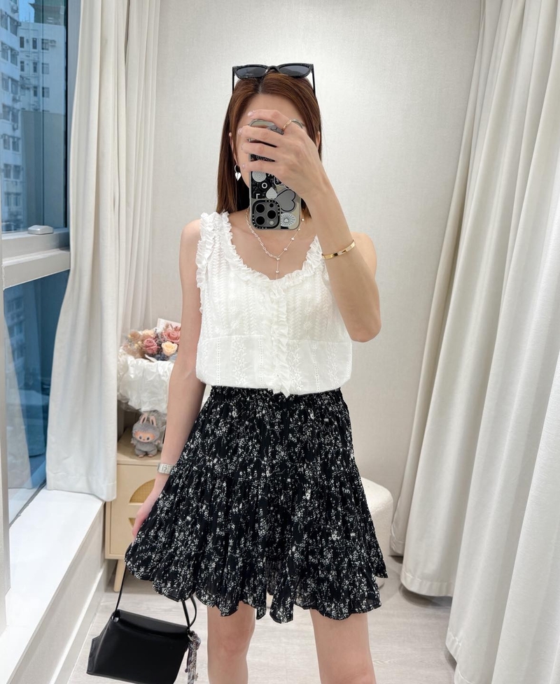 #12237  Ruffles 通花背心